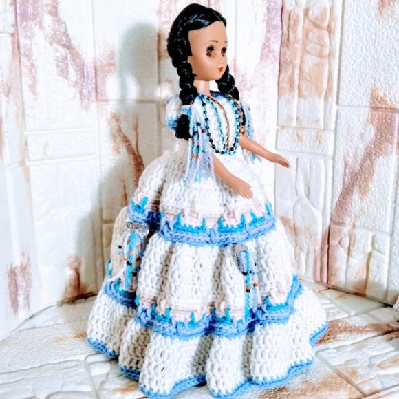 DOLL*NATIVE AMERICAN*HAND CROCHETED CLOTHING*BEADED NECKLACE*COLLECTORS ITEM* - Picture 4 of 12